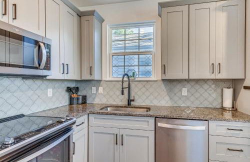 Modern Pensacola Vacation Home with Private Pool! - Foto 11