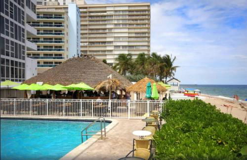 Stylish Beachfront Condo with Balcony & Ocean View - Foto 68