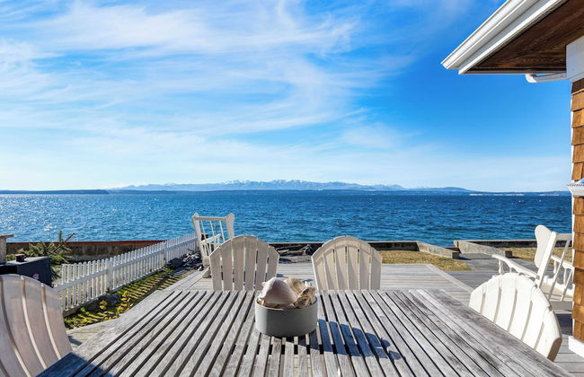 Waterfront 4bdr w/ Deck, Stunning Views, Fire Pit Cedar Street by Avantstay - Foto 32