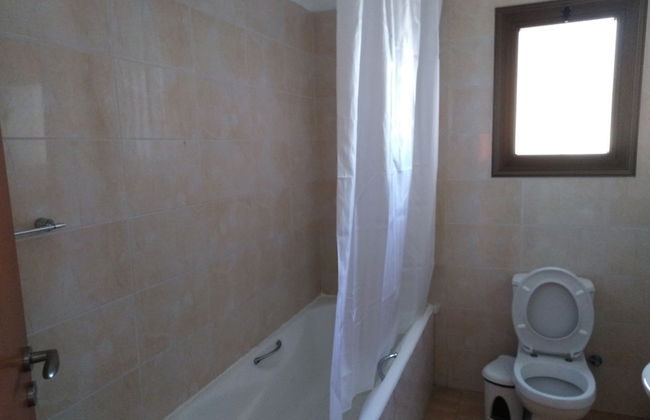 Lovely six Bedroom Villa in Coral Bay - Photo 22