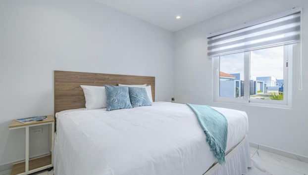 Brand New 3BR 2BA w Private Pool Near Palm Beach - Foto 4, Habitación