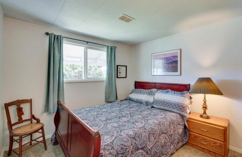 Central Bandon Retreat with Deck Less Than 1 Mi to Beach! - Photo 11