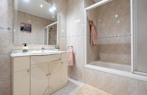 Apartamentos El Compromiso - Foto 14