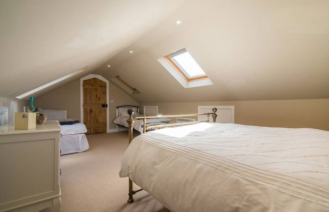 Super Spacious Barn Conversion With Free Wifi, Netflix Fireplace - Photo 8