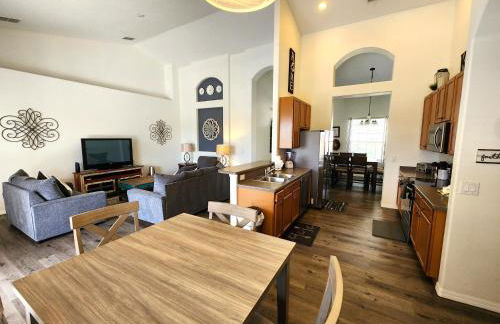 652- Spacious 5-Bedroom Villa with Pool, Spa & Scenic Lake Views - Foto 20