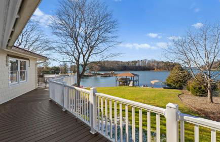 Pleasant Cove Waterfront Getaway With Fire Pit, Deck, and Lake Views - Foto 22