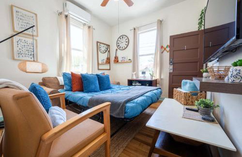 Breezy 1BR Retreat Walk to UofA and Spring Fun - Foto 9