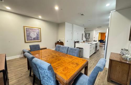 LUX Spacious Townhouse 4BR in DC - Photo 31