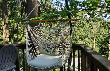 Forest Gallery- Mid-Century Modern With City Views - Photo 8