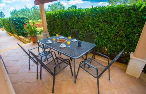 Three-Bedroom Apartment Mir with Private Infinity Pool - Foto 6