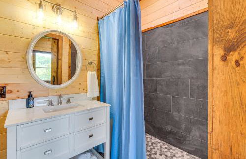 Hot Tub & Mtn Views: Pet-Friendly Englewood Cabin - Photo 16