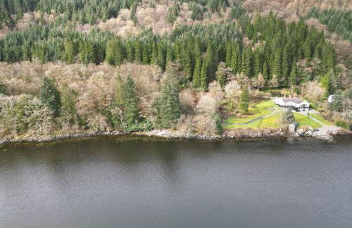 WATERSIDE 3 BED COTTAGE, HOT TUB, SAUNA, PVT BEACH - Foto 15