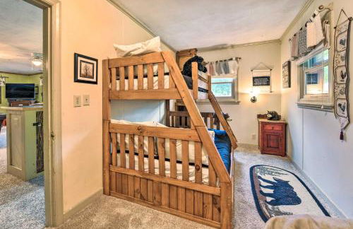 Campbell Retreat in Maggie Valley with Deck! - Foto 29