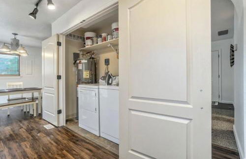 3BR with Patio and Fire pit near Hiking & Downtown - Foto 18