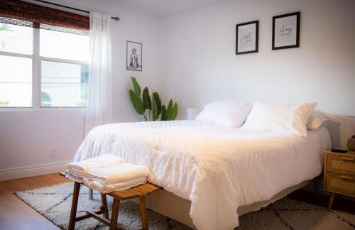 Lux 3 bedroom townhouse 1 block from the beach - Photo 46