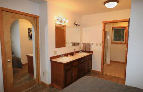 3 Bedroom Home with Amazing Views 11 mi from Denali - Photo 19
