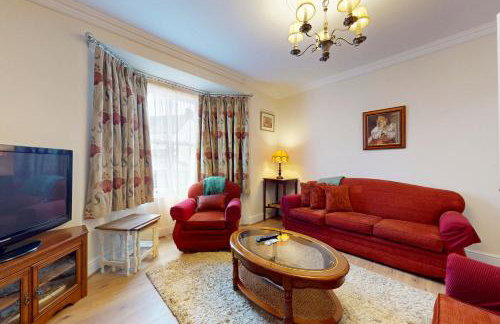 Chic 2BR with Private Backyard Near Loughton Tube - Foto 6