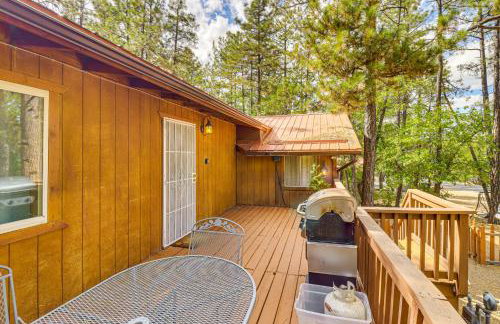 4 Mi to Rainbow Lake! Cozy Forest-View Gem with Deck - Foto 22