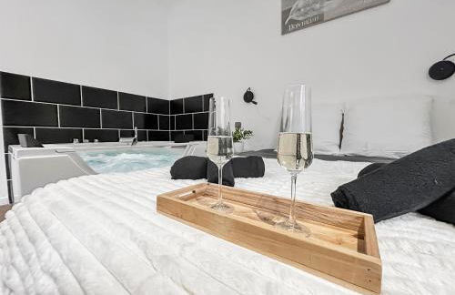 Balnéo privée & cinéma XXL - Logement premium à Tourcoing - Foto 15