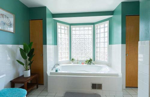 4 Bedroom 2 and a half bath that Sleeps 8 Near it all Ford Telegraph - Foto 27