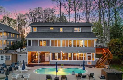 Sleeps 22, Lakefront w/ Private Dock & Pool, 2 Houses Lake Living by Avantstay - Foto 2