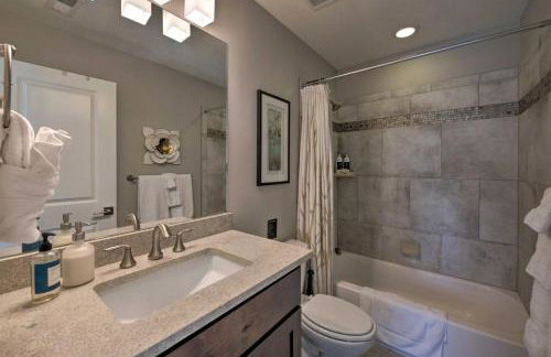 Modern Huntsville Resort Retreat with Deck and Hot Tub - Foto 24