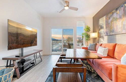 Lux Apt -PoolHotTubGymPrkg-View! - Foto 21