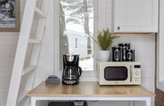 Maple Sugar Shack Tiny House with hot tub & river by Stowe - Foto 43