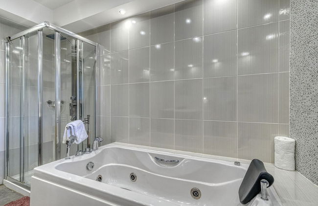 Golfinhos Magnificent Spacious 5 Bedroom Villa - Foto 40