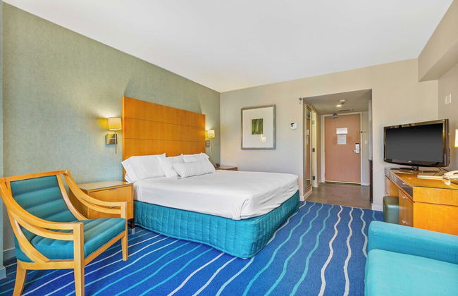 Castle at Ala Moana Hotel - Photo 6