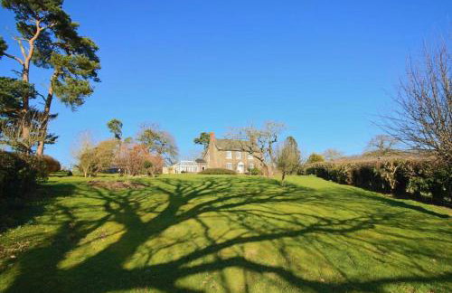 Mid-Wales Farmhouse, swimming pool, tranquil countryside views, sleeps 14 - Foto 18