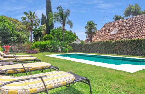 Villa Arin - Beachside Family Home by Finest Rentals - Photo 16