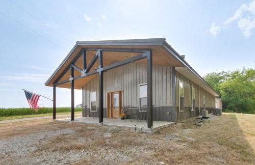 Tranquil La Prairie Retreat with Patio and Fireplace! - Foto 2