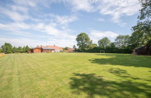 Beautiful Danford House & Lodge with Hot Tub - Foto 12