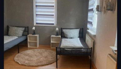 Super Monteurwohnung mit Balkon und Parkplatz, bei Bayreuth ruhig, 4 Betten Wifi, Küche - Foto 5