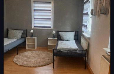 Super Monteurwohnung mit Balkon und Parkplatz, bei Bayreuth ruhig, 4 Betten Wifi, Küche - Foto 5