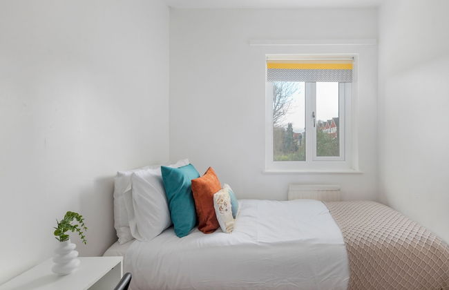 Hale Lodge, Beautiful 3 BR Home With Free Parking - Foto 9