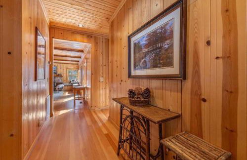 Cozy Designer Decorated Cabin Near Slopes Fireplace Peekaboo Lakeview - Foto 19