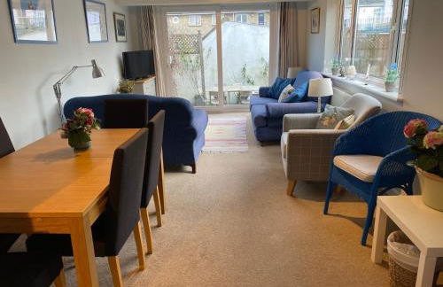 Trafalgar, lovely ground floor flat with outside patio garden, minutes walk to seafront - Photo 17