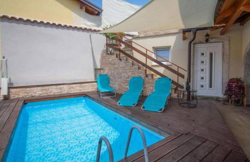 2 Bedroom Gorgeous Apartment In Veli Brgud - Photo 5