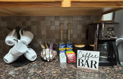 Unwind in Style in this stunning townhome retreat - Foto 27