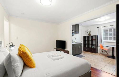 Lovely Relaxing Private Studio Near Westlake - Photo 2