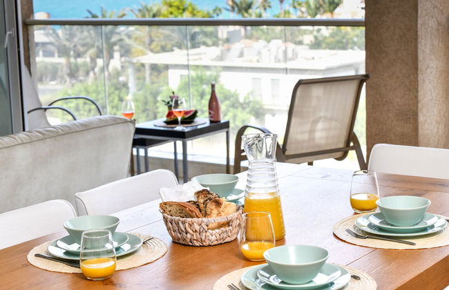 Modern Gem with Stunning Balcony by Sea N Rent - Photo 10