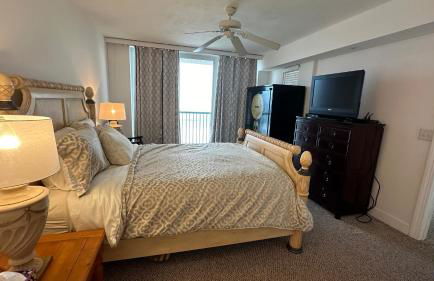 Oceanfront Large Condo in Charming Daytona Beach Shores - Photo 8