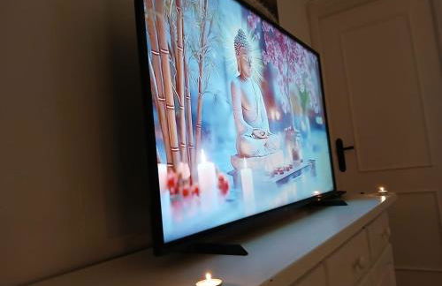 The Beach Hut with Lazy spa - Foto 19