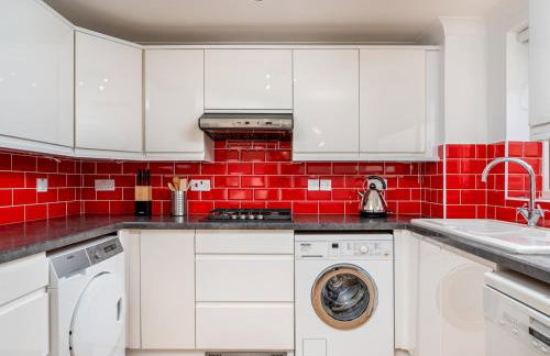 Pass the Keys Stylish 4 Bedroom Home with Parking in Borehamwood - Foto 7