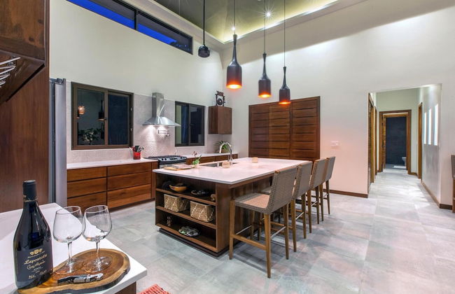 Luxe 4 Bdrm Villa w Epic Oceanview Infinity Pool - Foto 47