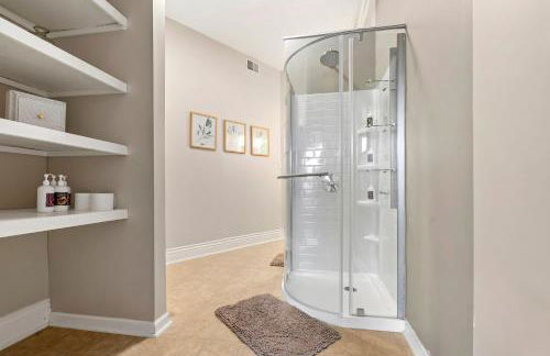 KING Sleep8 4Bed 2BR 2 BA Swepson Hideaway - Foto 31