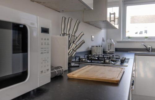 Modern 3 Bed House-Free Parking-by Holiday Homes - Foto 9