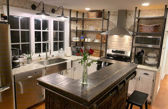 Five-star Historic Boyd Harvey Carriage House 2 Bedroom Home by RedAwning - Foto 10